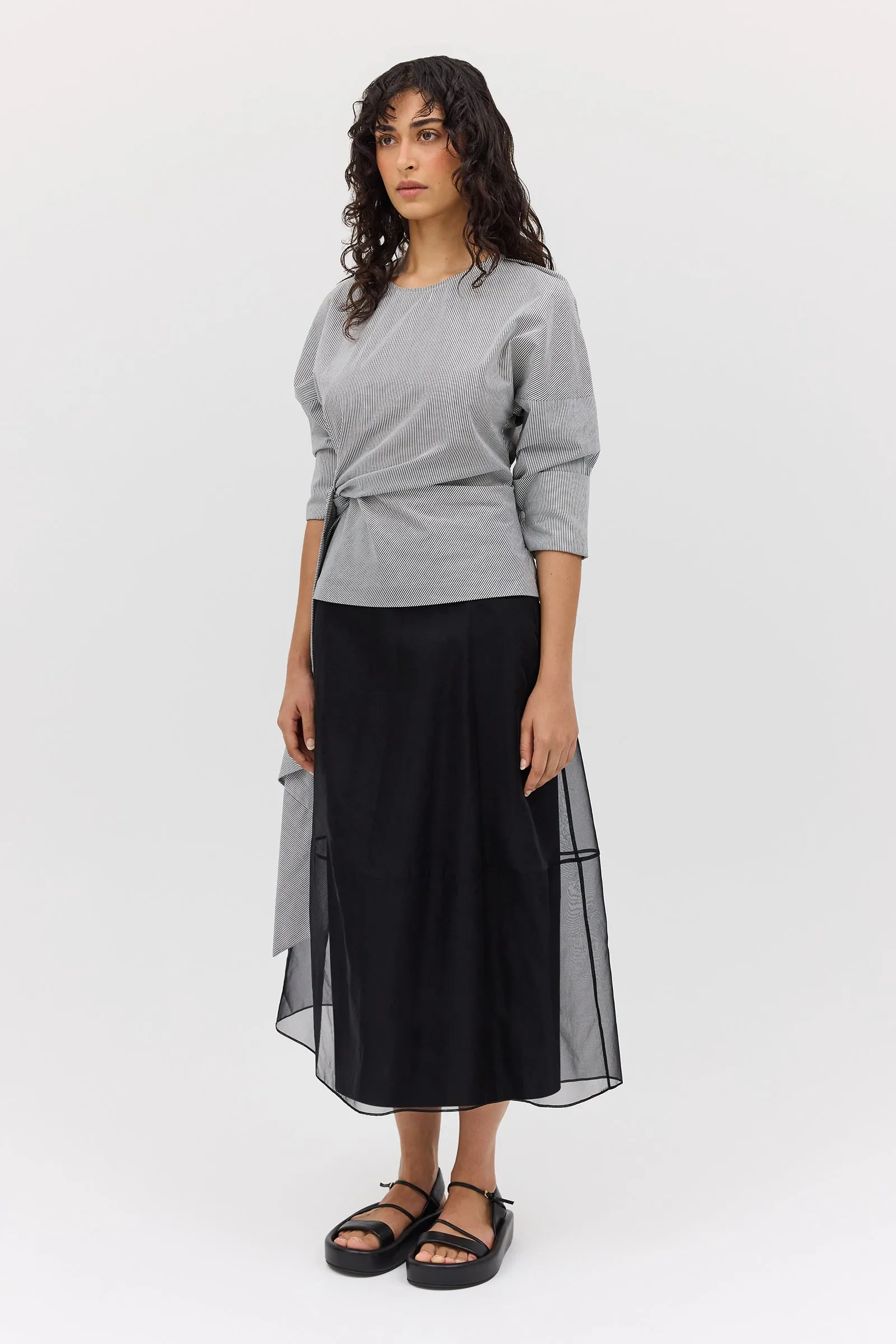 BLACK ORGANZA CURVATURE SKIRT
