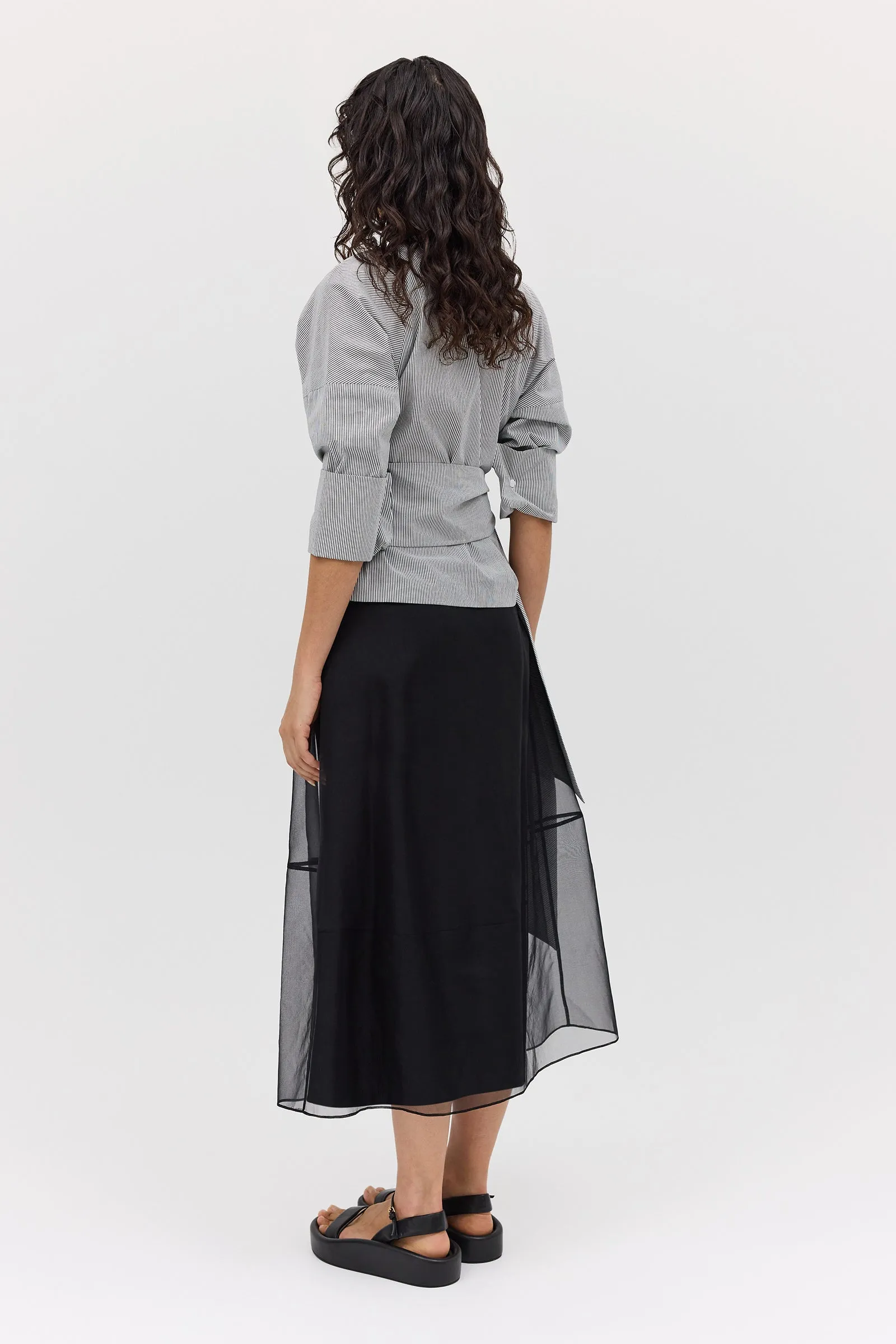BLACK ORGANZA CURVATURE SKIRT