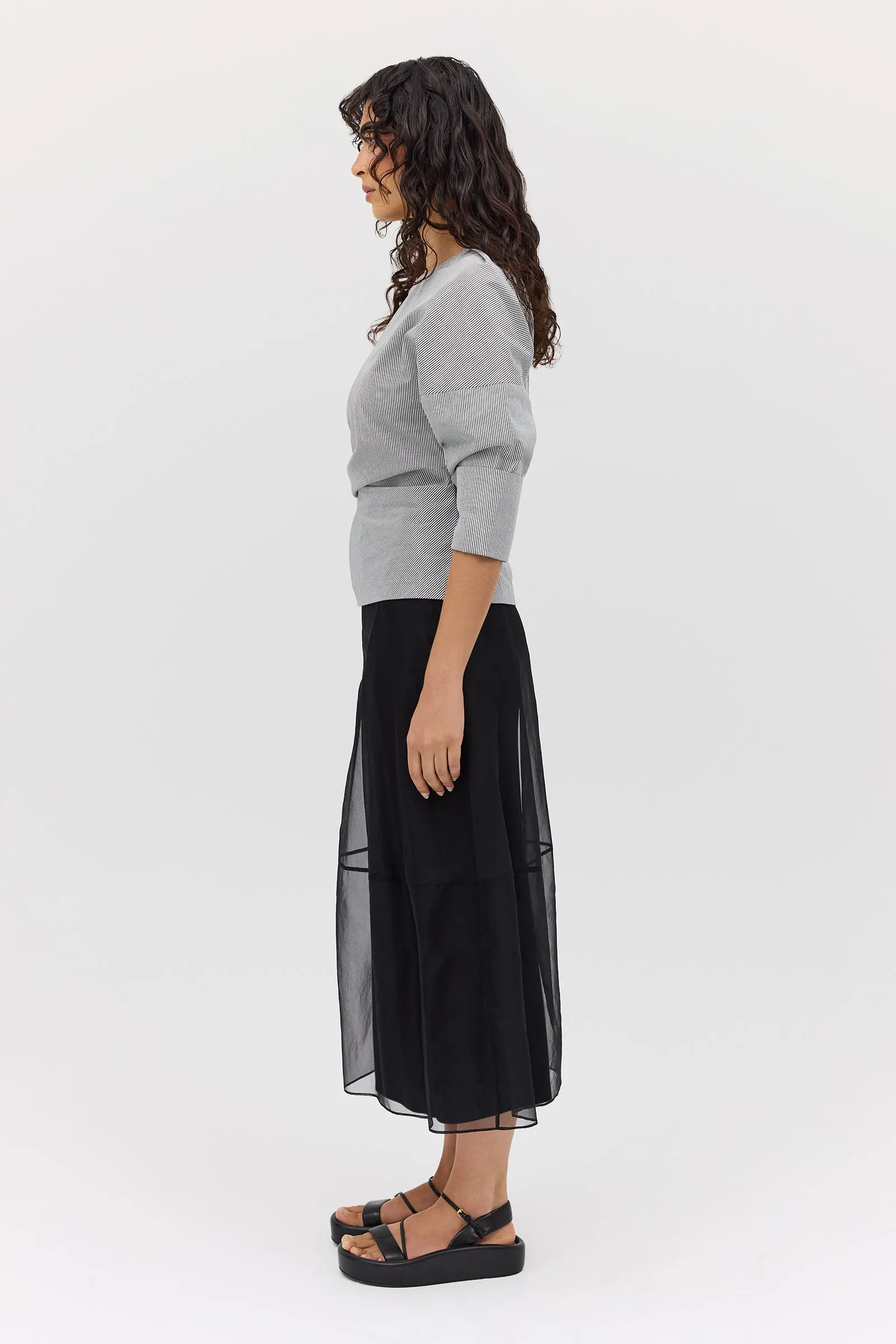 BLACK ORGANZA CURVATURE SKIRT