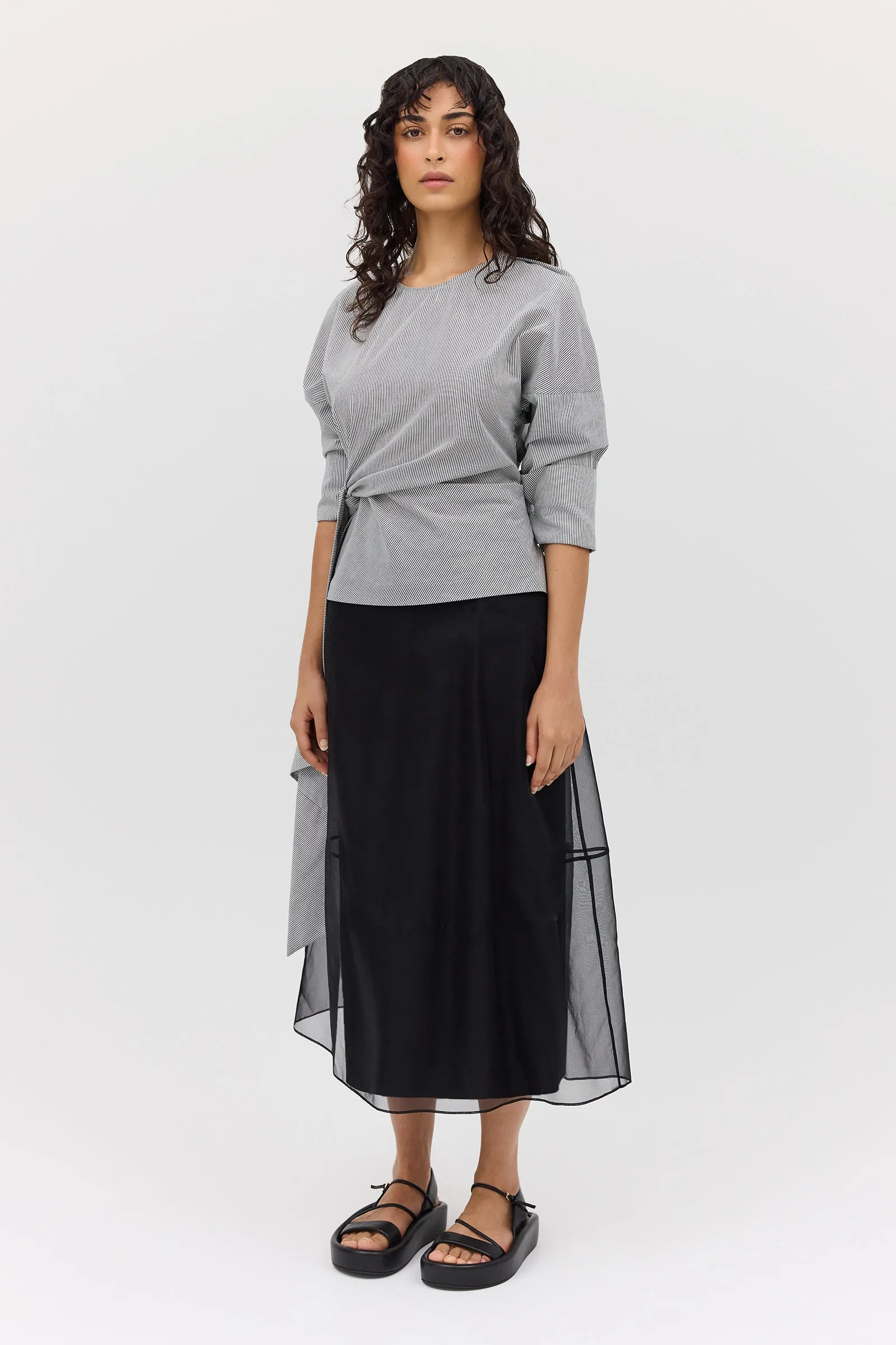 BLACK ORGANZA CURVATURE SKIRT