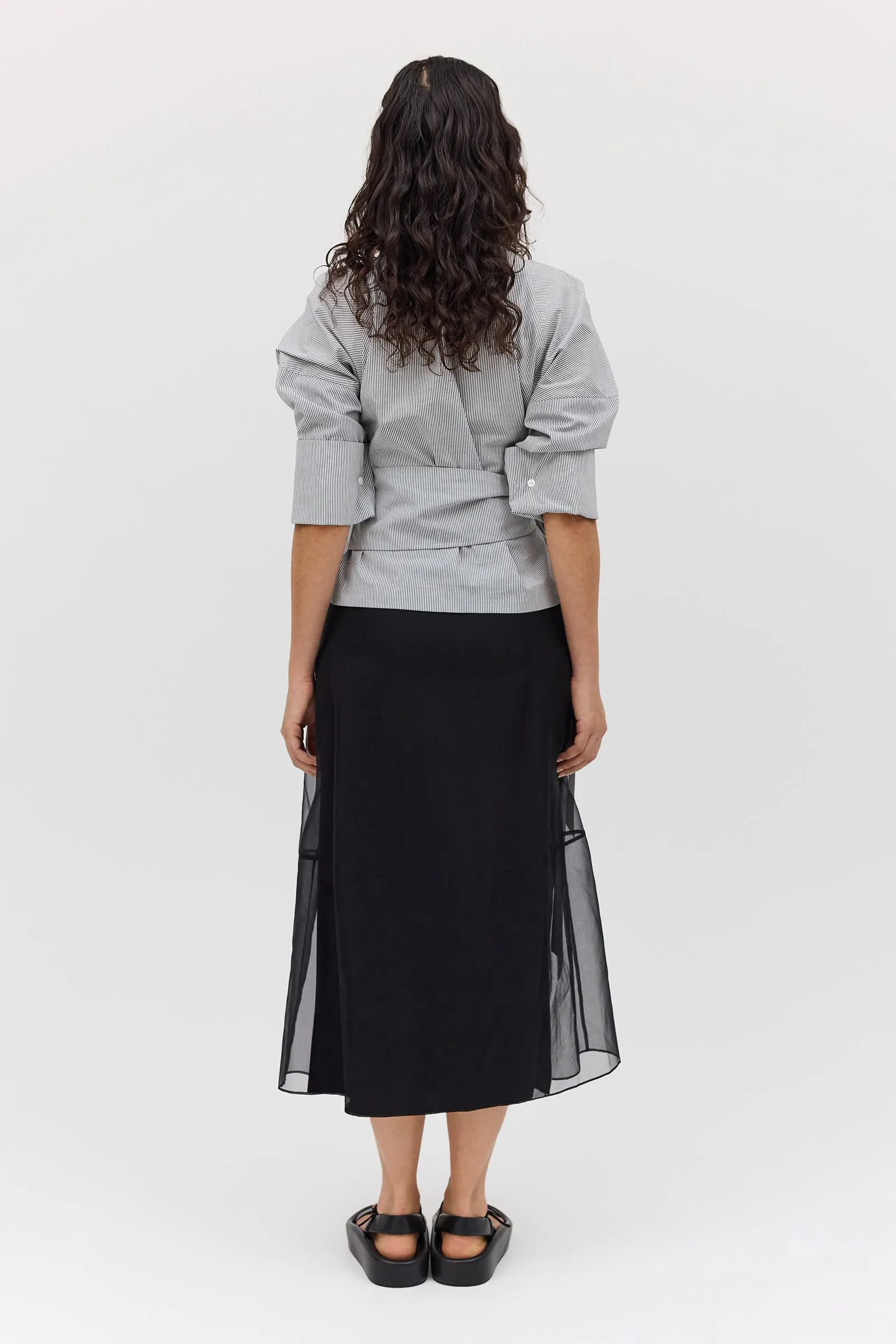 BLACK ORGANZA CURVATURE SKIRT