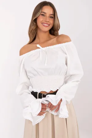 Elegant blouse in the Spanish style