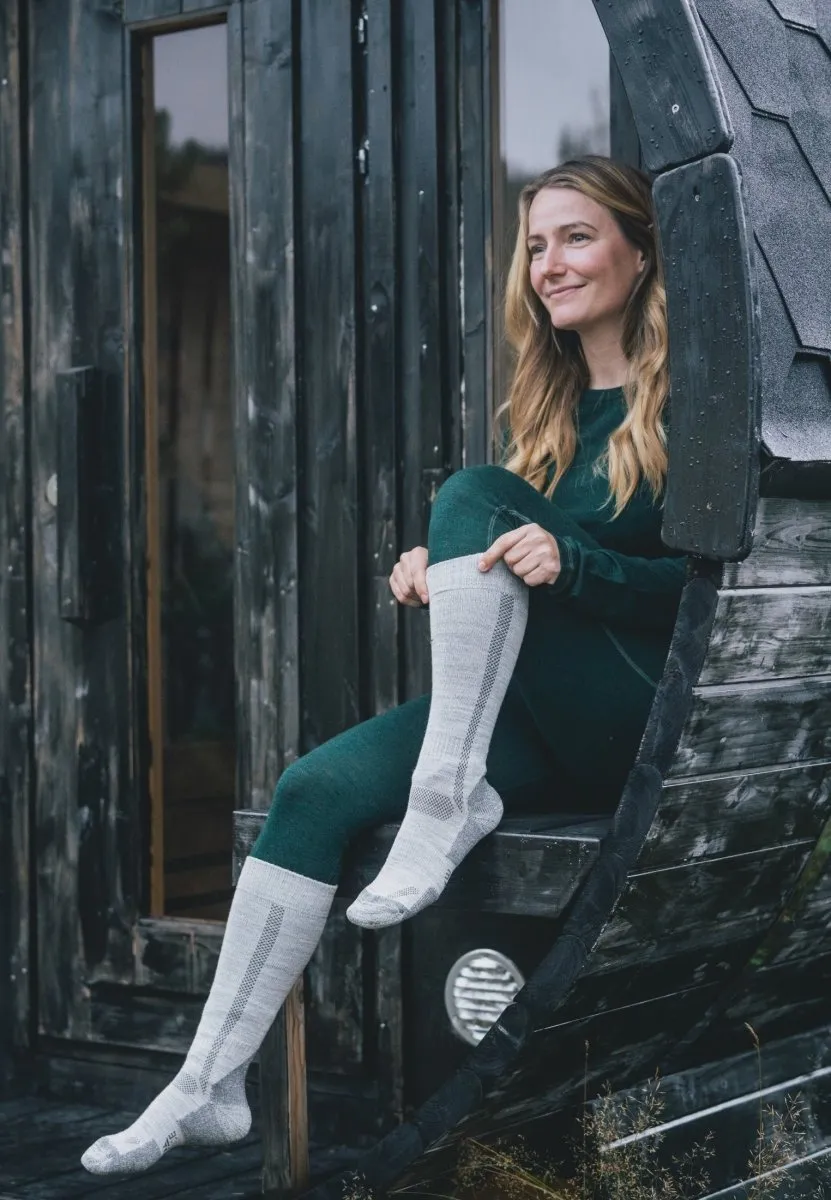 KNEE-HIGH MERINO HIKING SOCKS
