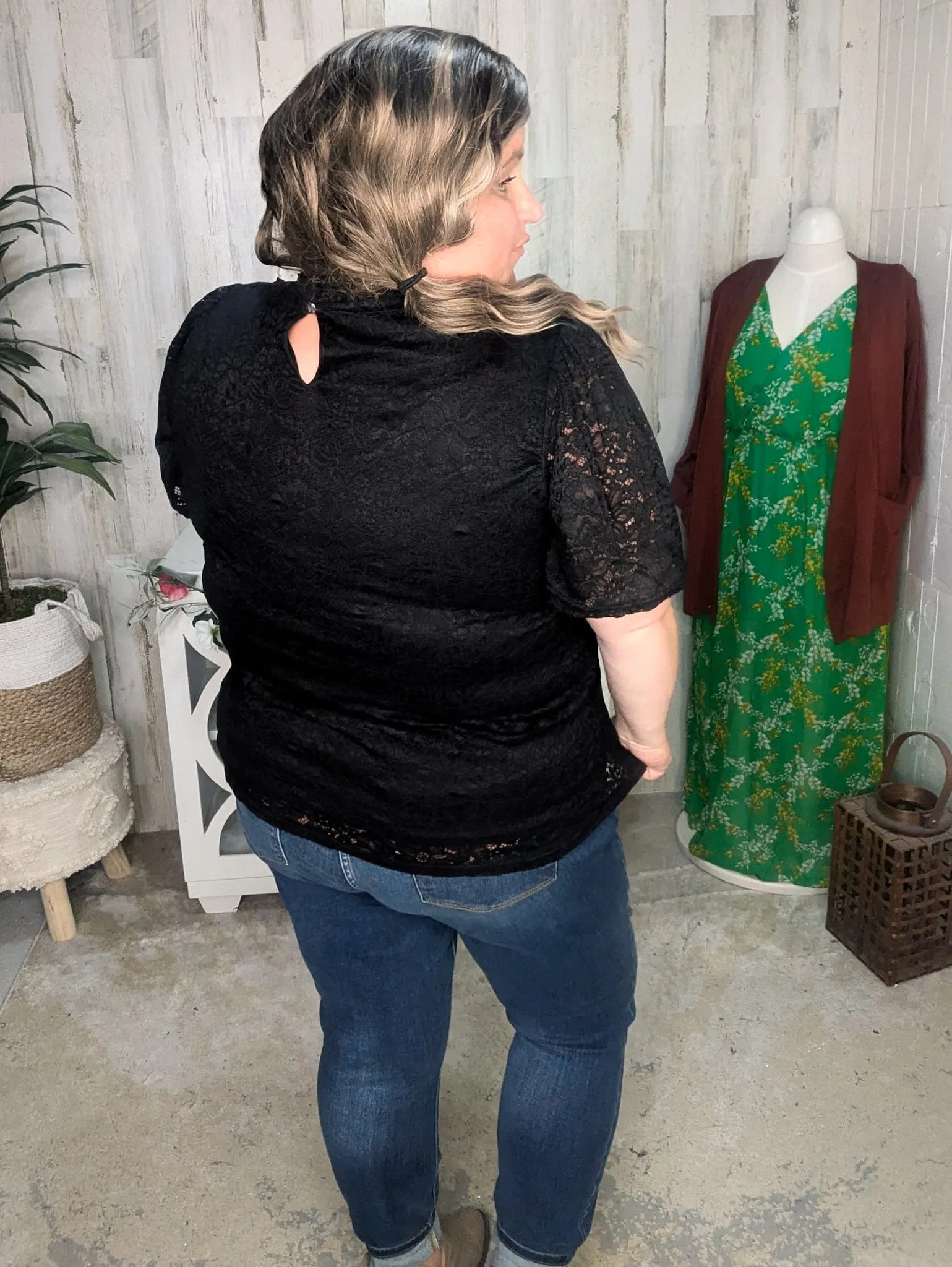 Leila Short Sleeve Lace Top in Black