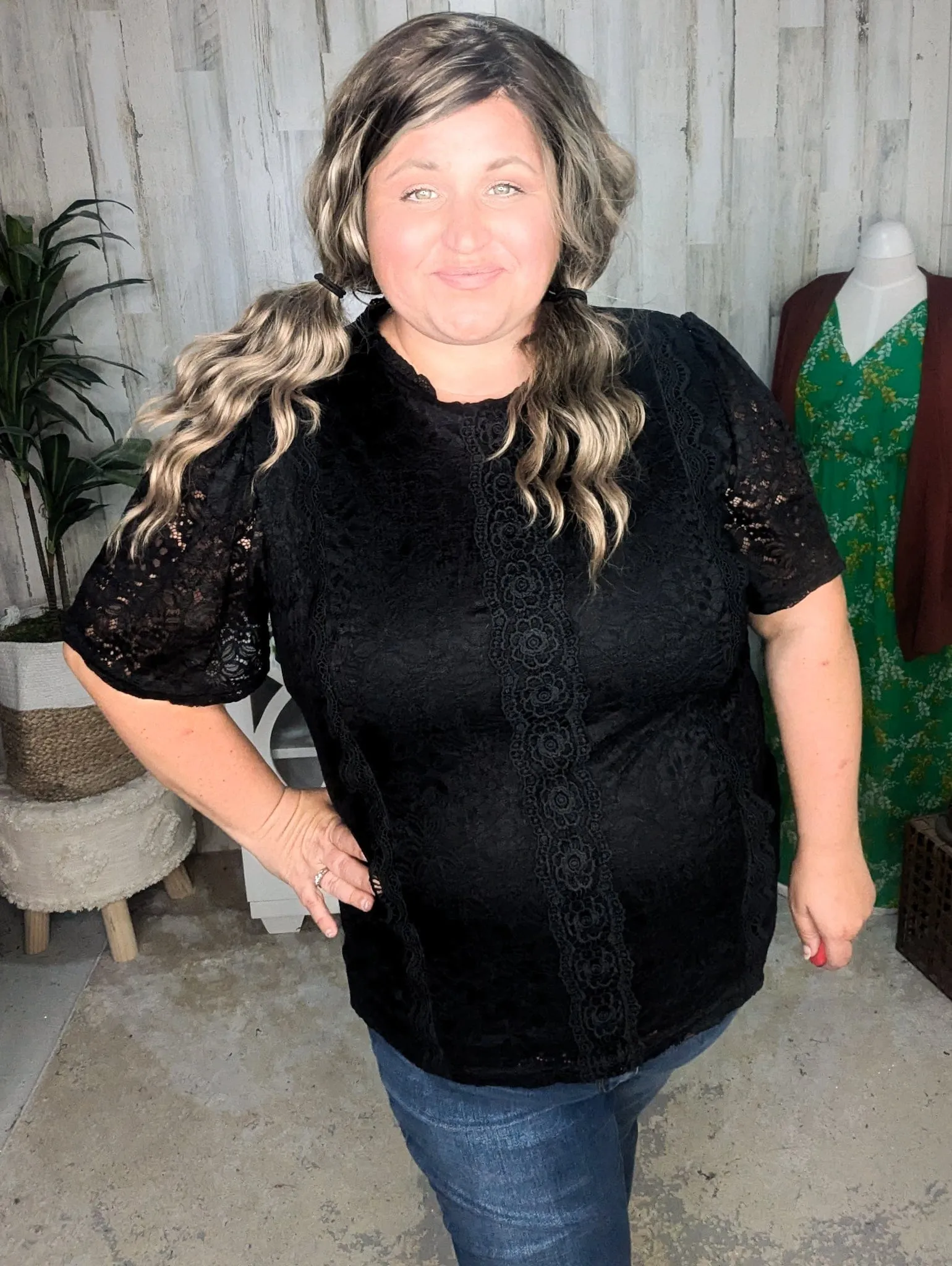 Leila Short Sleeve Lace Top in Black