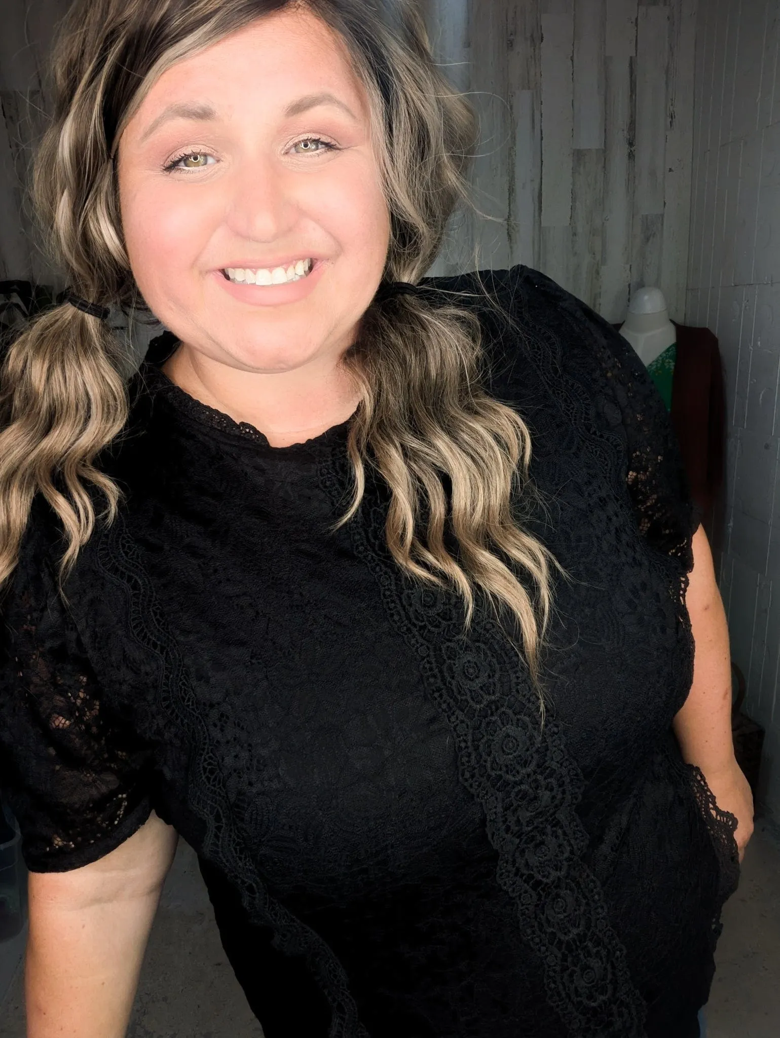 Leila Short Sleeve Lace Top in Black