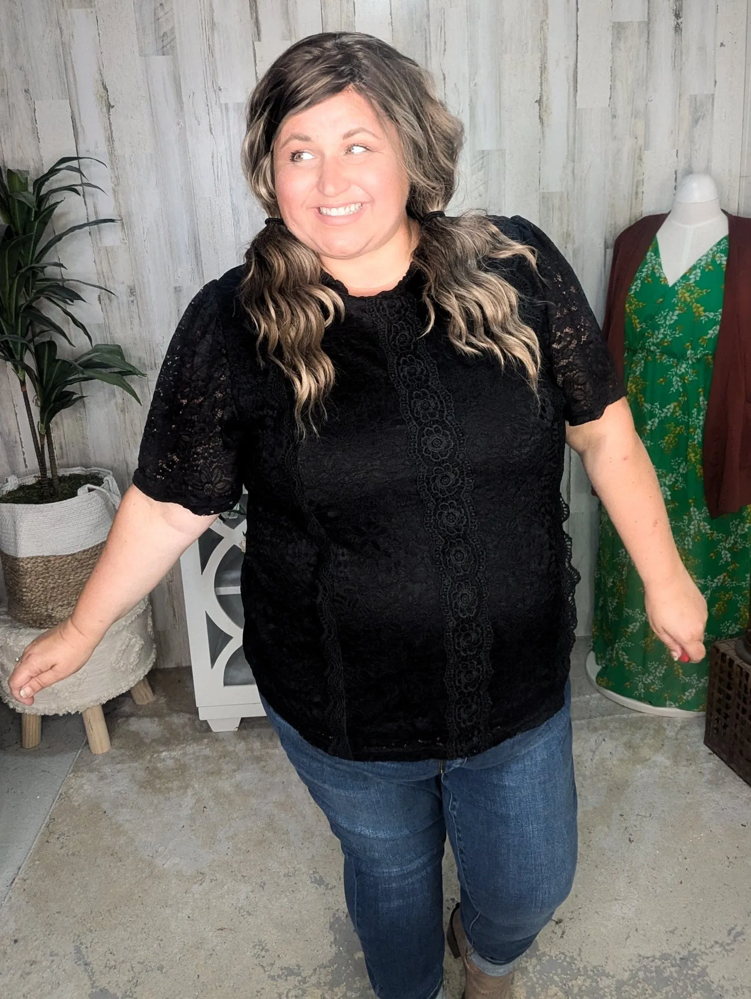 Leila Short Sleeve Lace Top in Black
