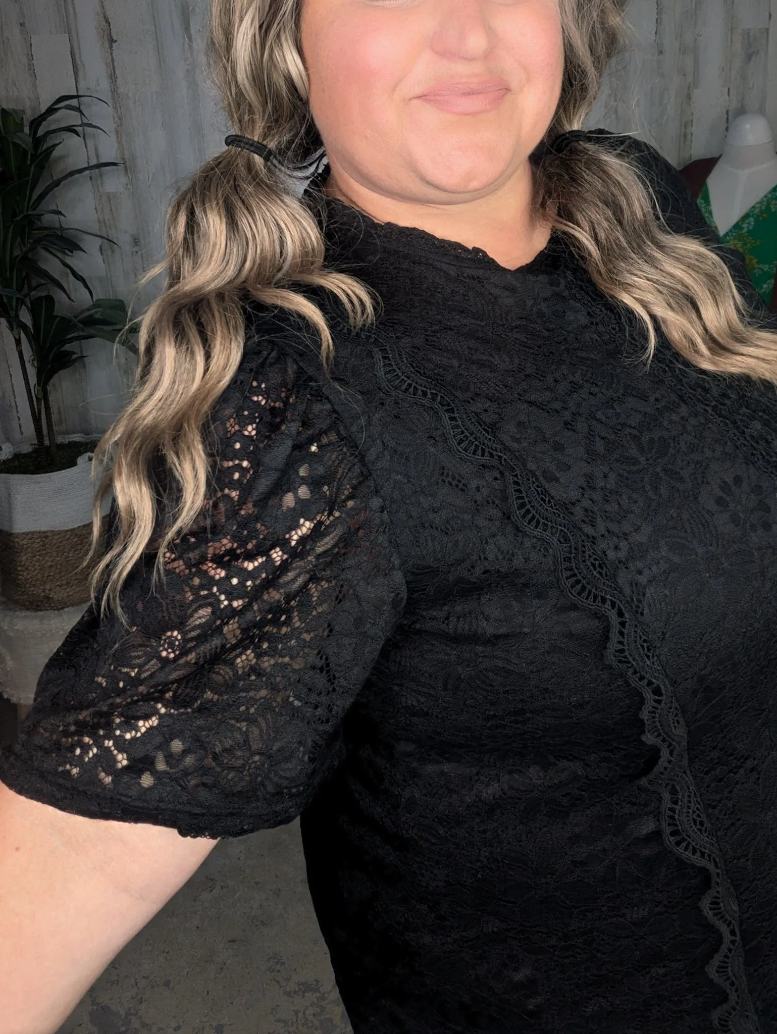 Leila Short Sleeve Lace Top in Black