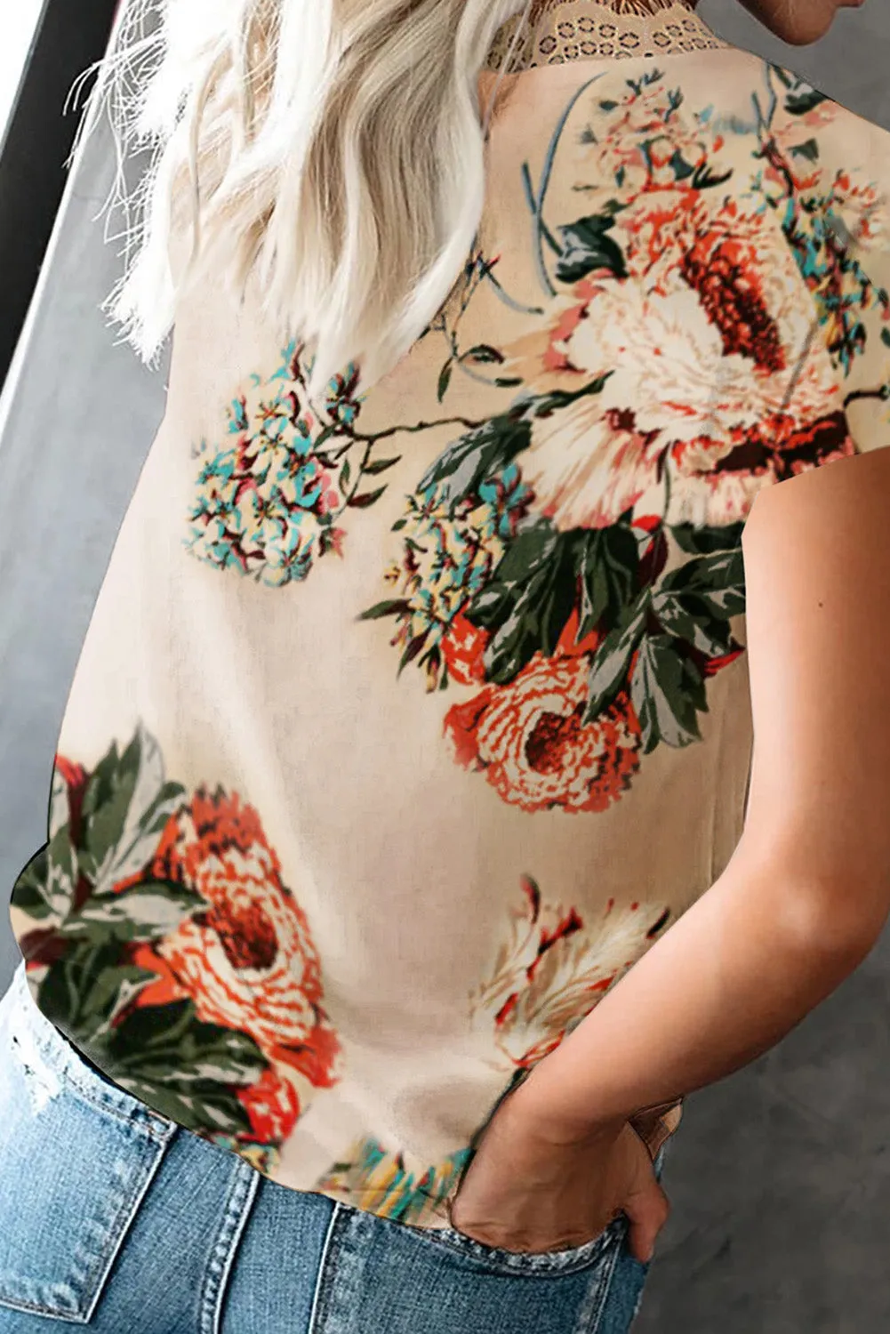 Polka Dot Scalloped V Neck Short Sleeves Top