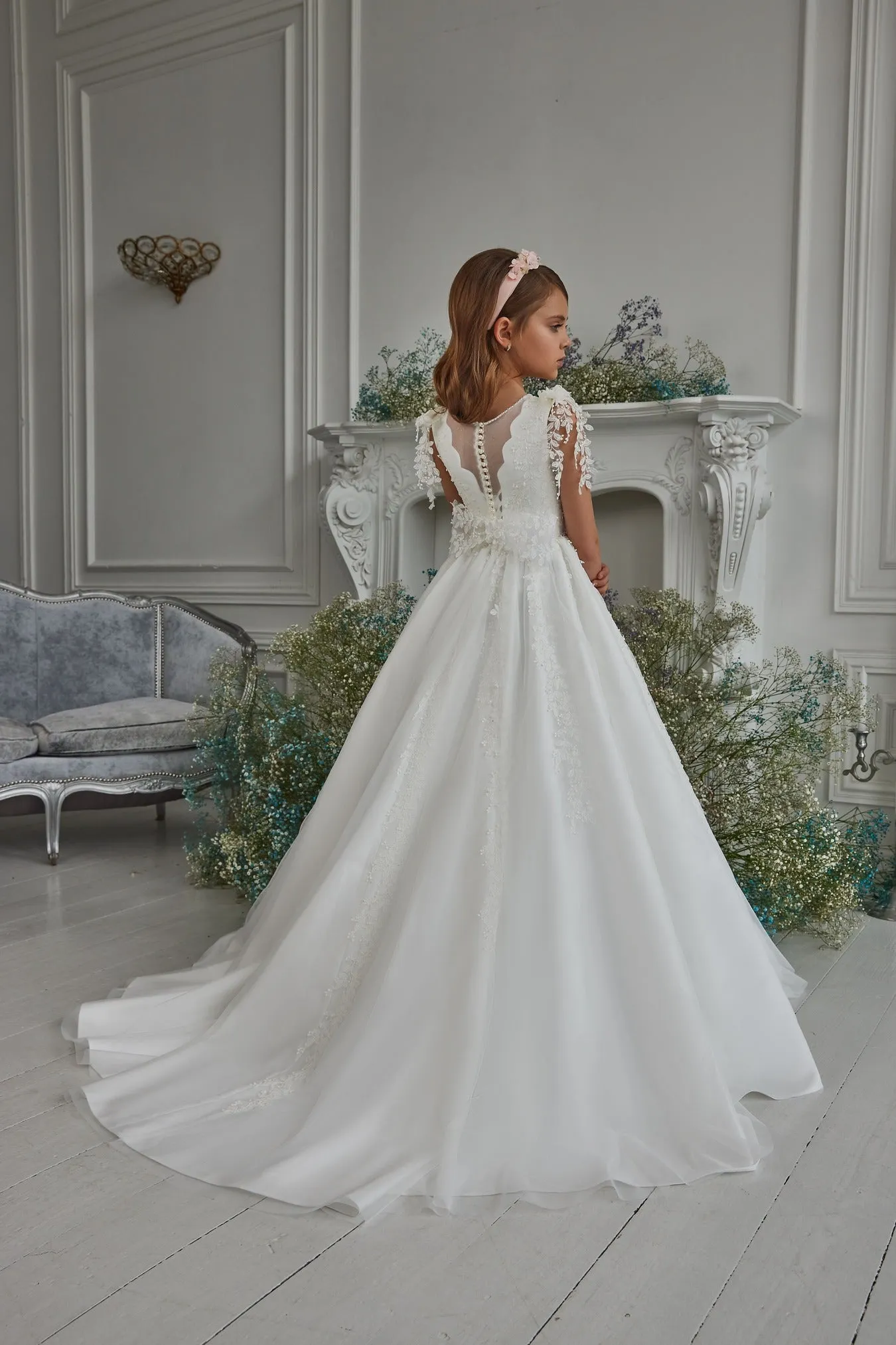 Stylish Lace First Communion Dress with Tail