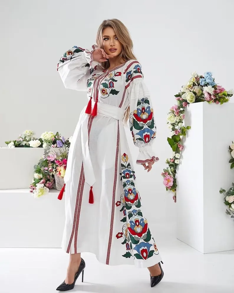 White Kaftan with embroidered flowers