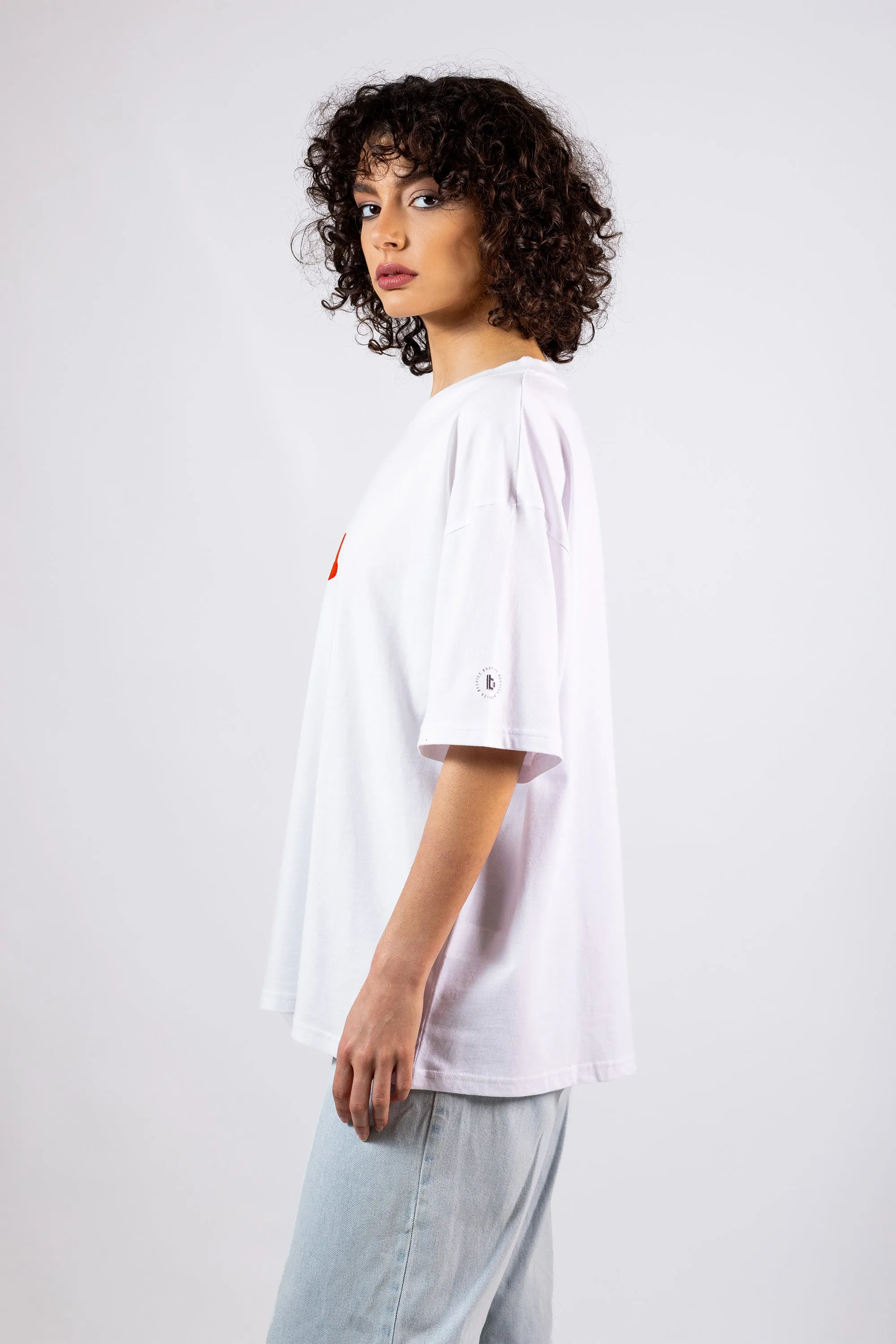 White Velvet Hobb حب T-shirt